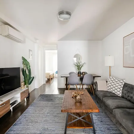 39-2 Renovated 3Br Prime Hudson Yards Area Apartment
